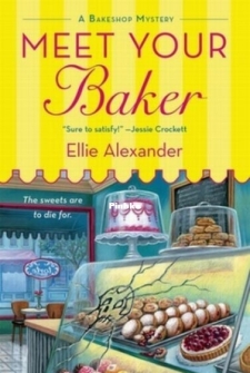 
After graduating from culinary school, Juliet Capshaw returns to her quaint hometown of Ashland, Oregon, to heal a broken heart and help her mom at the family bakery. The Oregon Shakespeare Festival is bringing in lots of tourists looking for some crumpets to go with their heroic couplets. But when one of Torte's customers turns up dead, there's much ado about murder...
The victim is Nancy Hudson, the festival's newest board member. A modern-day Lady Macbeth, Nancy has given more than a few actors and artists enough reasons to kill her...but still. The silver lining? Jules's high school sweetheart, Thomas, is the investigator on the case. His flirtations are as delicious as ever, and Jules can't help but want to have her cake and eat it too. But will she have her just desserts? Murder migh
